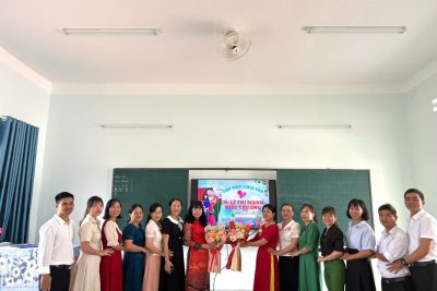 LỄ CHIA TAY CÔ LÊ THỊ MẠNH – BÍ THƯ CHI BỘ – HIỆU TRƯỞNG NHÀ TRƯỜNG CHUYỂN CÔNG TÁC